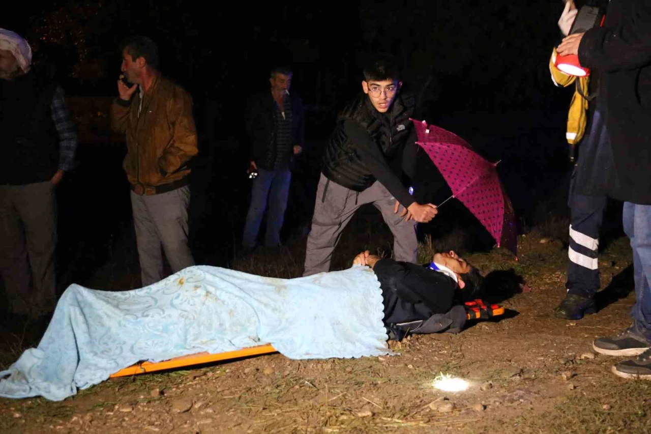 Tur midibüsü devrildi: 24 kişi yaralandı