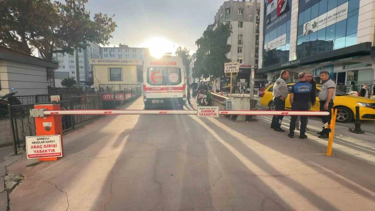 Görünmez kaza: Yayanın kafasına bariyer çarptı