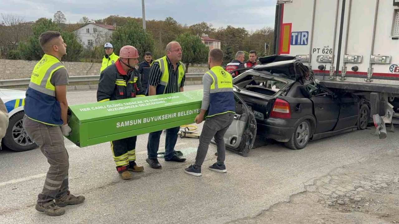 Otomobil tırın altına girdi: 23 yaşındaki sürücü hayatını kaybetti