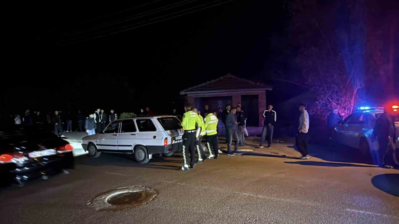 Motosiklet otomobile çarptı: 2 yaralı