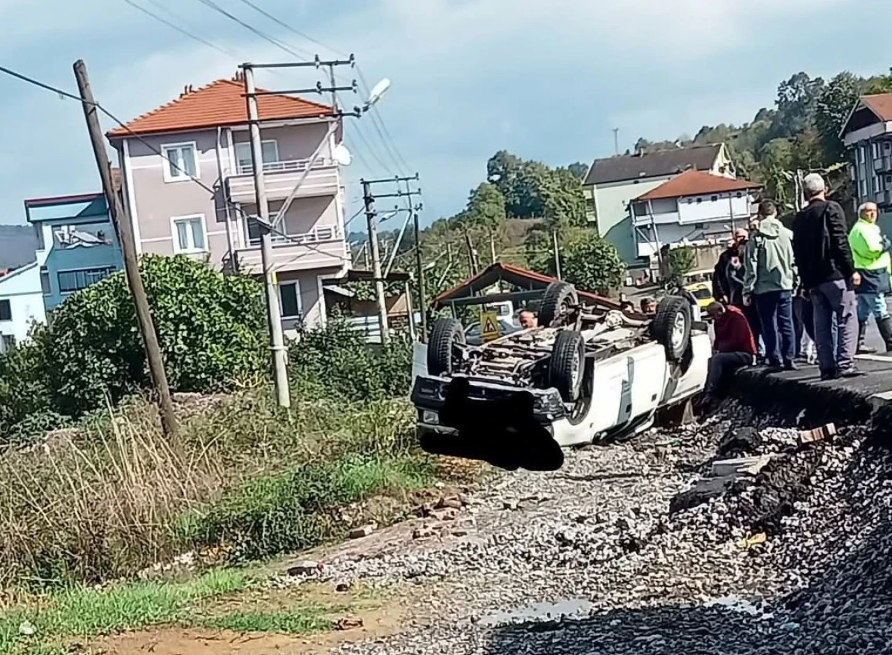 İl Özel İdare aracı bahçeye uçtu; 1 yaralı
