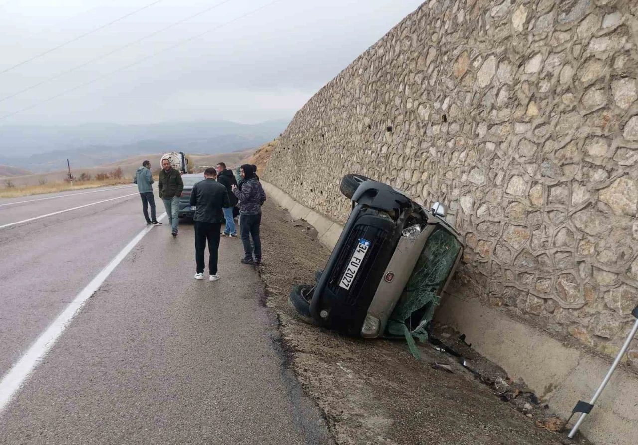 Kara yolunda trafik kazası: 3 yaralı