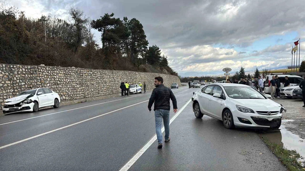 Zincirleme kaza: 3 yaralı