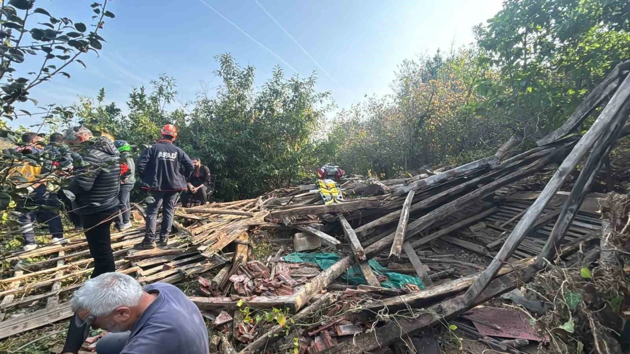 Ahşap yapı çöktü: 1 ölü