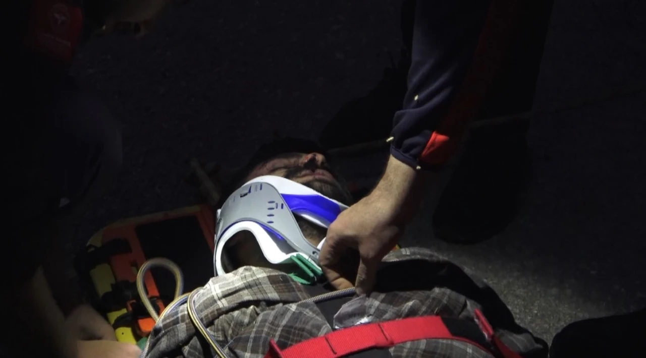 Arkadaşıyla gezintiye çıkan erkek hemşire kayalıklardan düştü