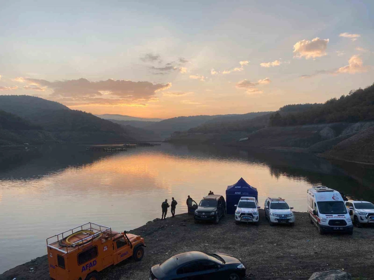 Balıkçılar barajda erkek cesedi buldu