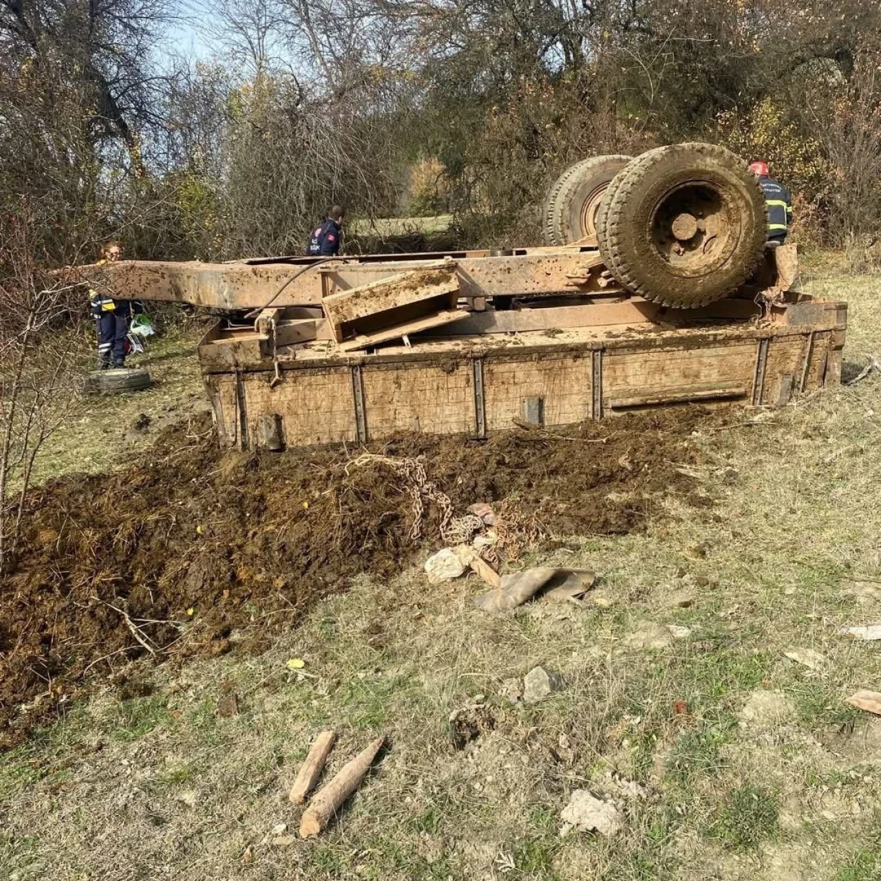 Traktör devrildi: 1 ölü