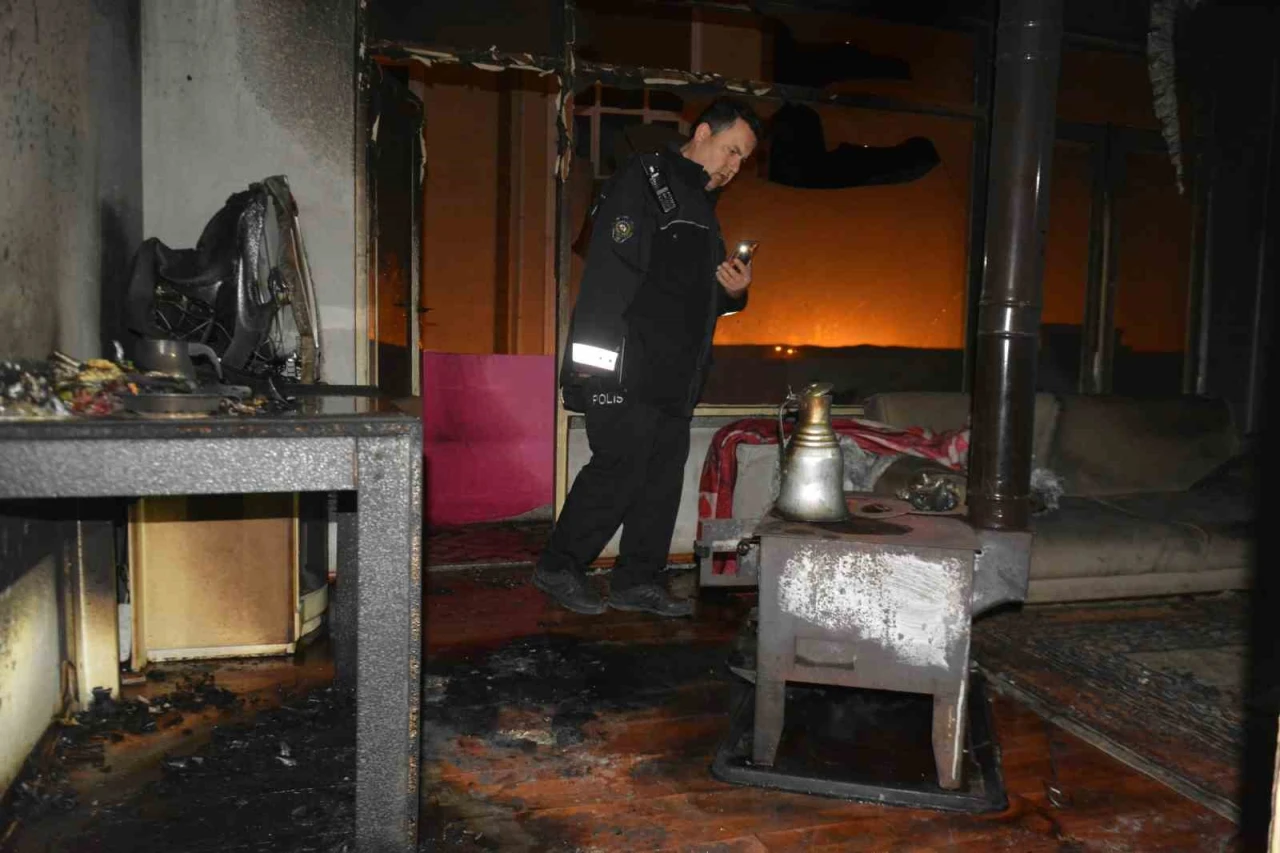 Sobadan çıkan yangında anne ve oğlu yaralandı