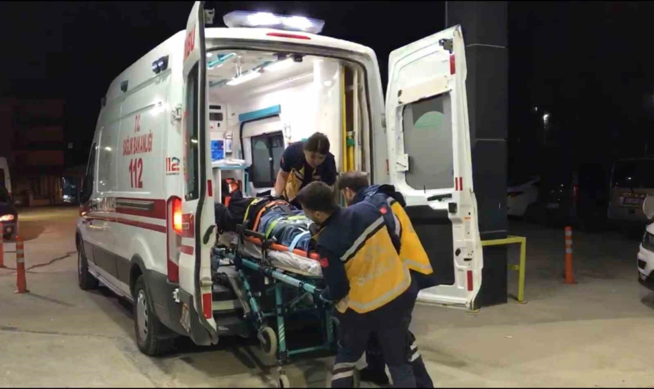 Tır otomobile çarptı: 4 yaralı