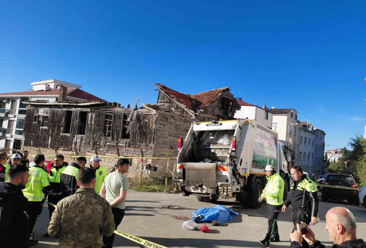 Belediye çöp kamyonu önünden geçen yaşlı kadını ezdi: Cinayet gibi kaza