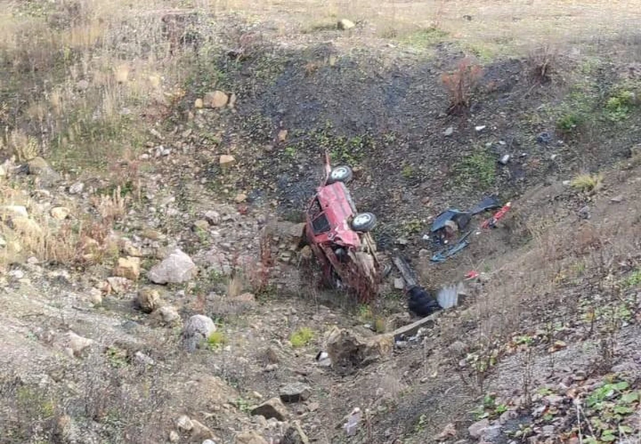 Kontrolden çıkan otomobil uçuruma yuvarlandı: 1 ölü