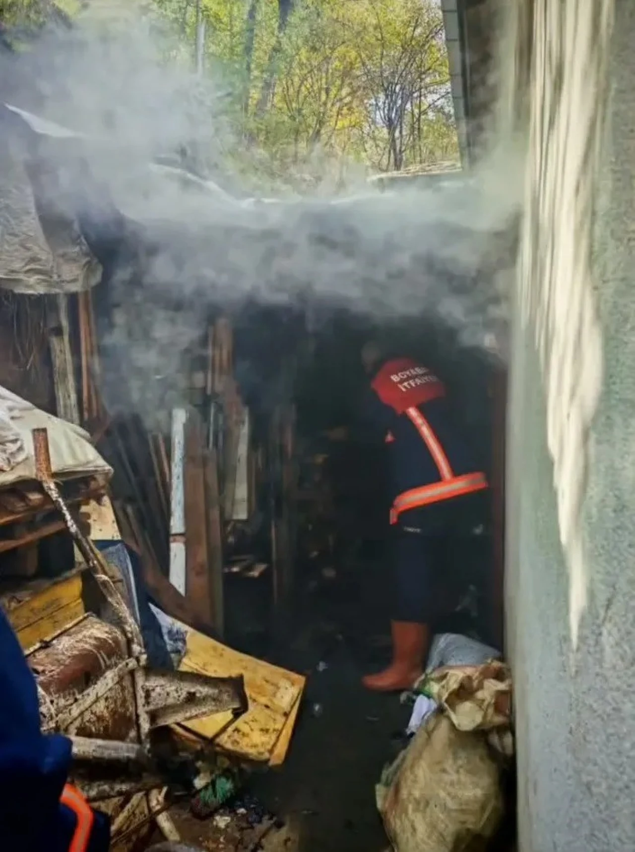 Odunlukta çıkan yangın korkuttu