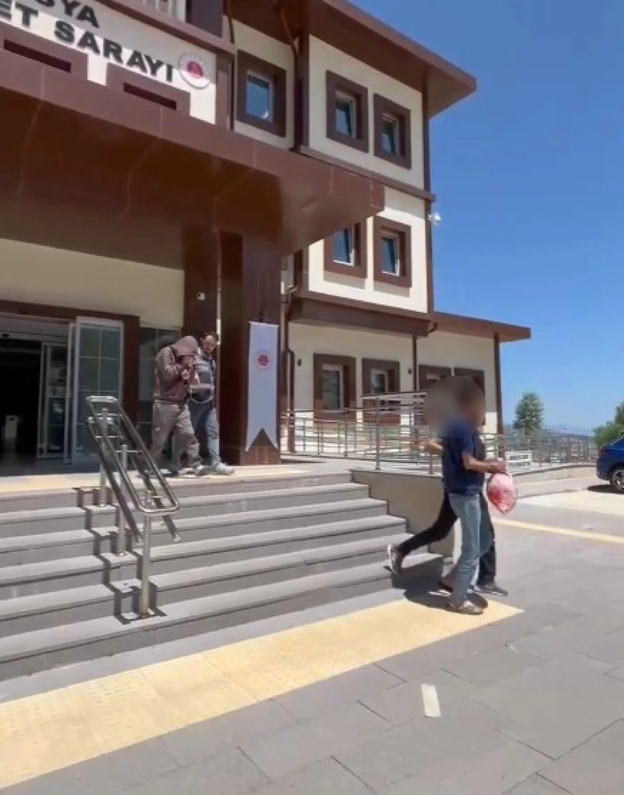 2 sanığa uyuşturucu ticaretinden 15’şer yıl hapis ve para cezası