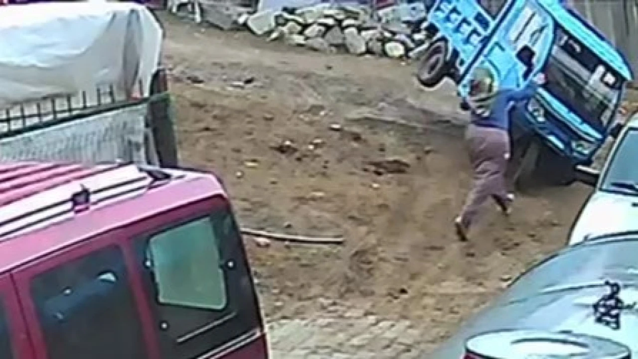 Üç tekerlekli motosiklet dengesi kaybolunca devrildi