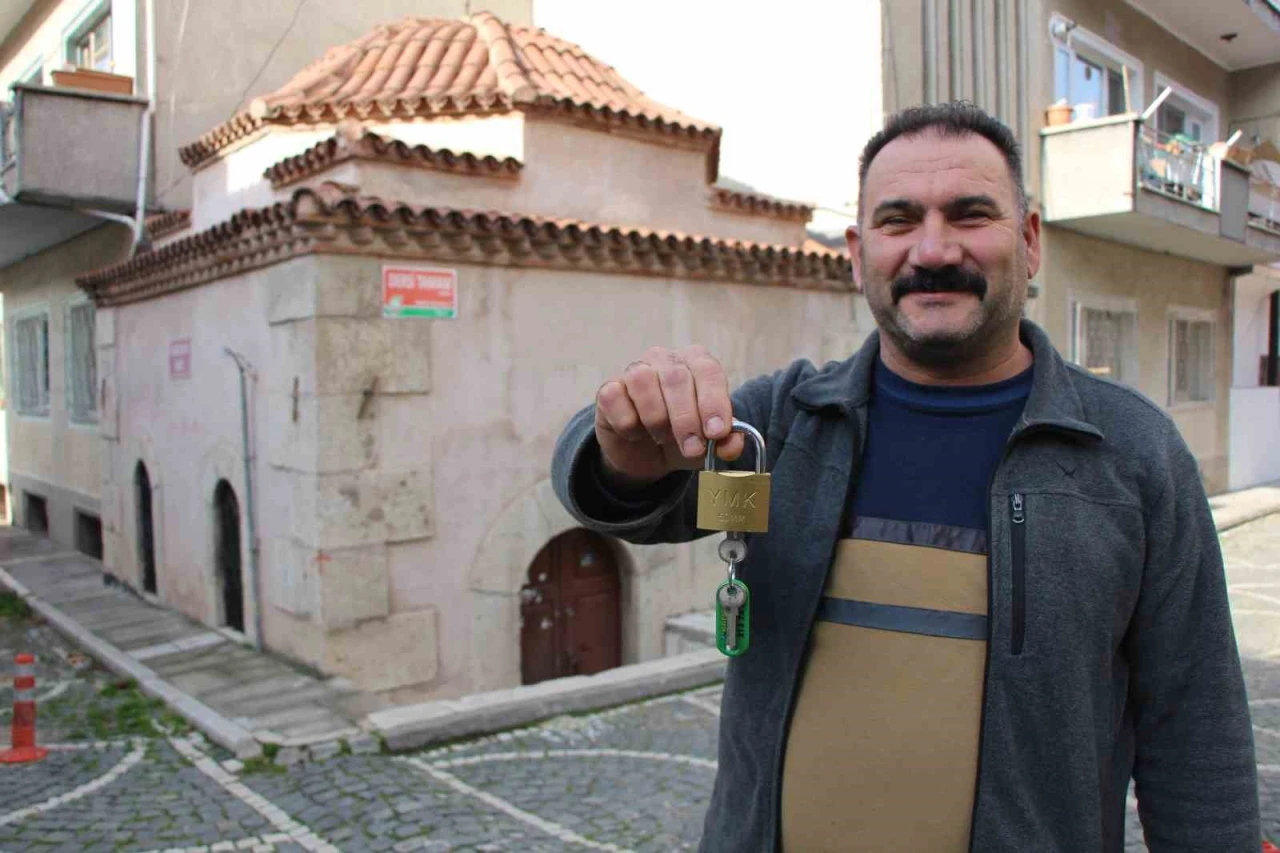 Amasya’da kapısına kilit vurulan 9 türbeden 5’i yeniden ziyarete açıldı