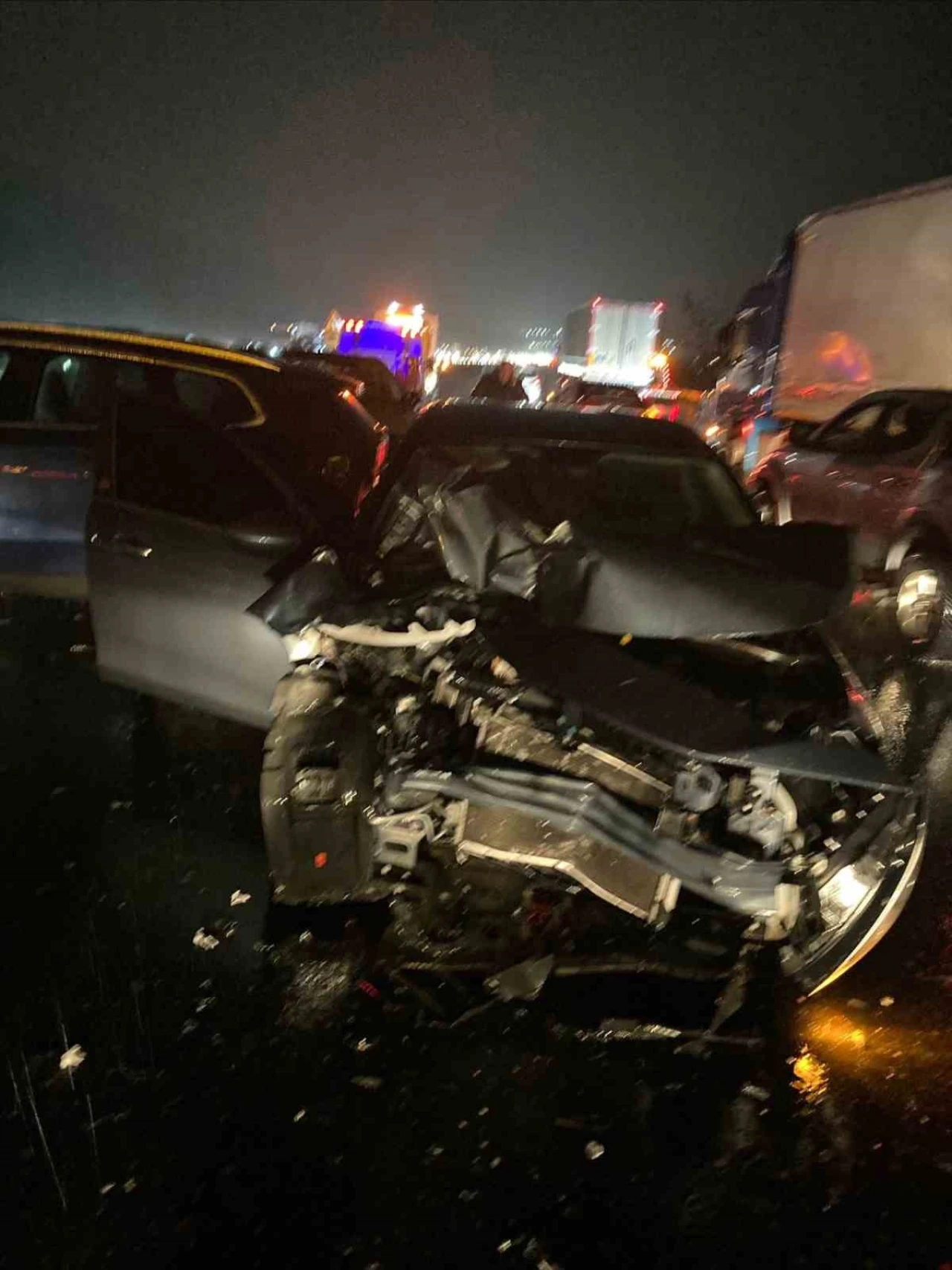 Zincirleme kaza: 3 yaralı