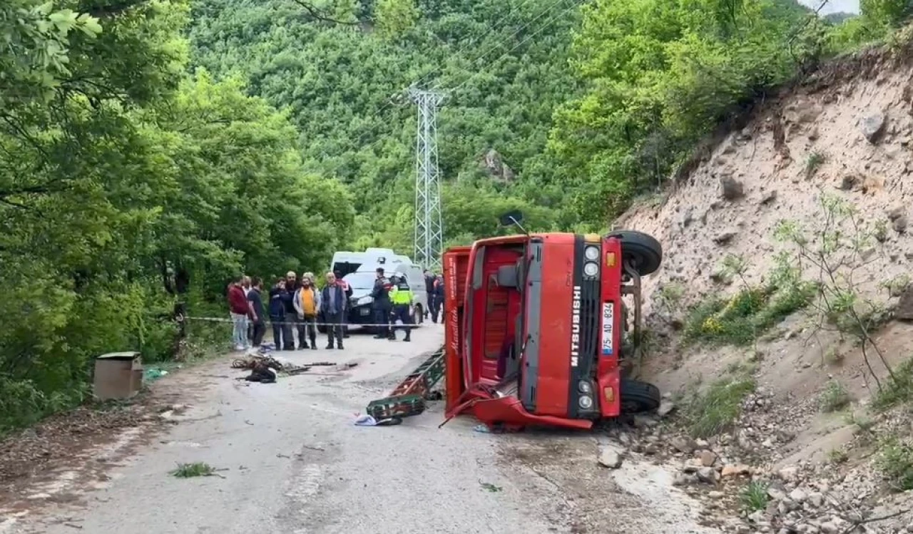 İş makinesi kaza yaptı: 1 ölü, 2 yaralı
