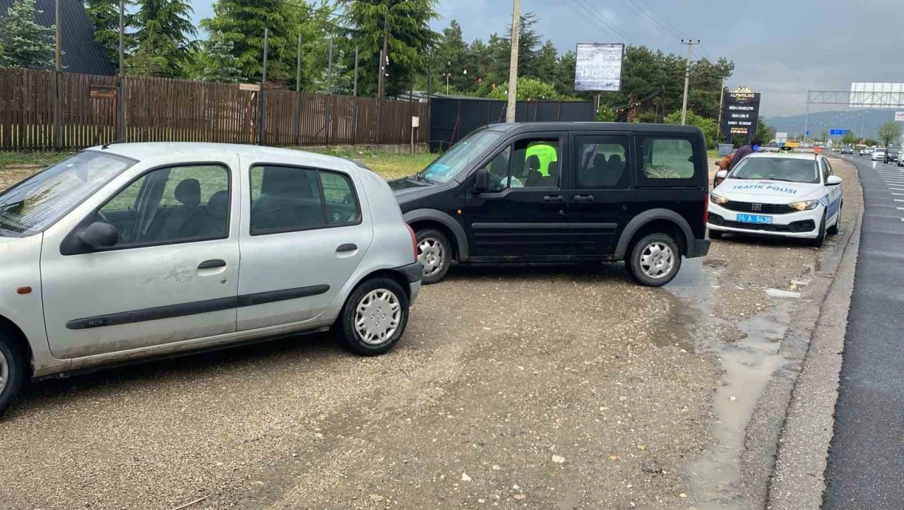 3 araçlı zincirleme kaza: 1 yaralı