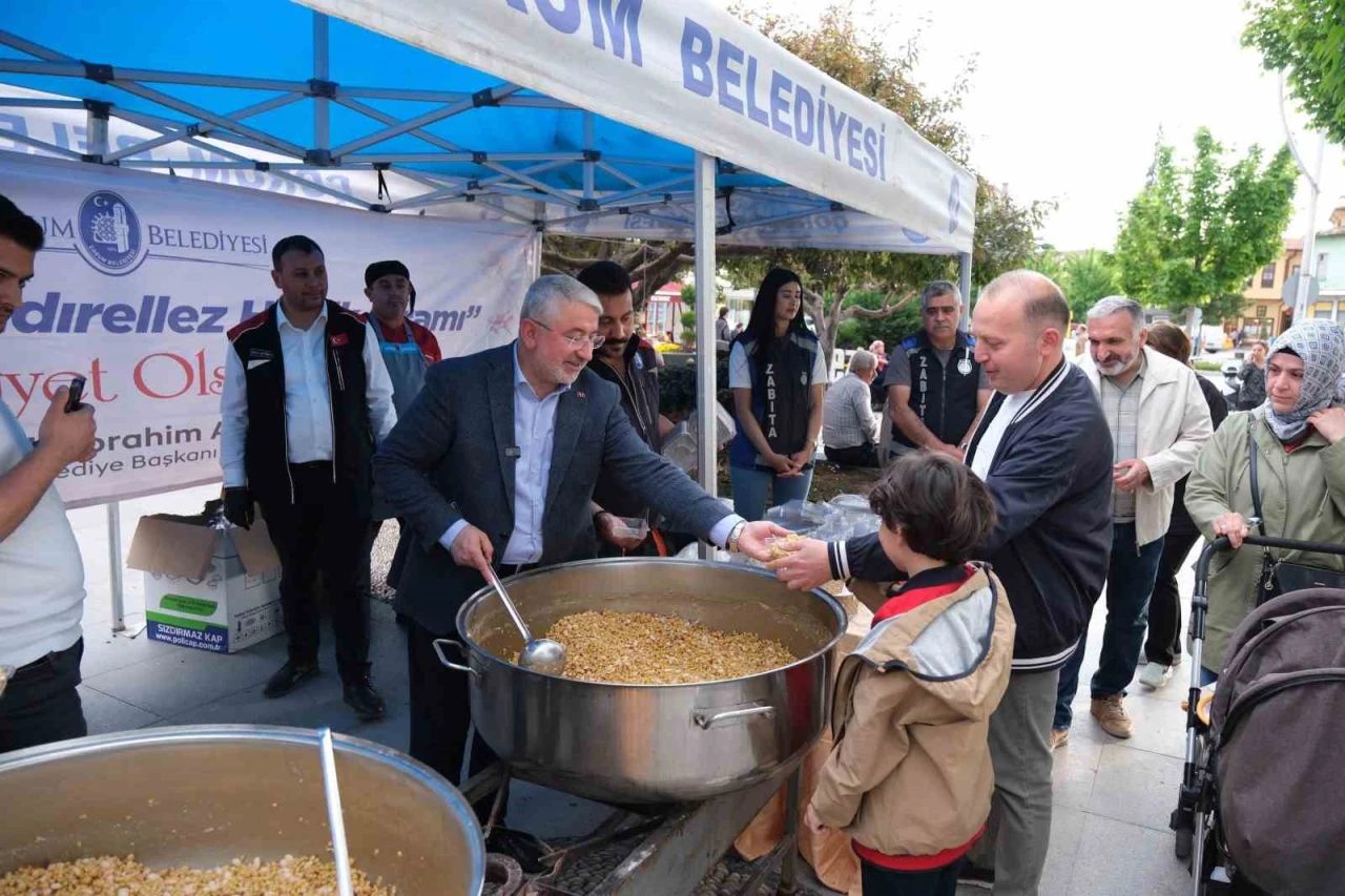 Çorum Belediyesi’nden vatandaşlara hedik ikramı
