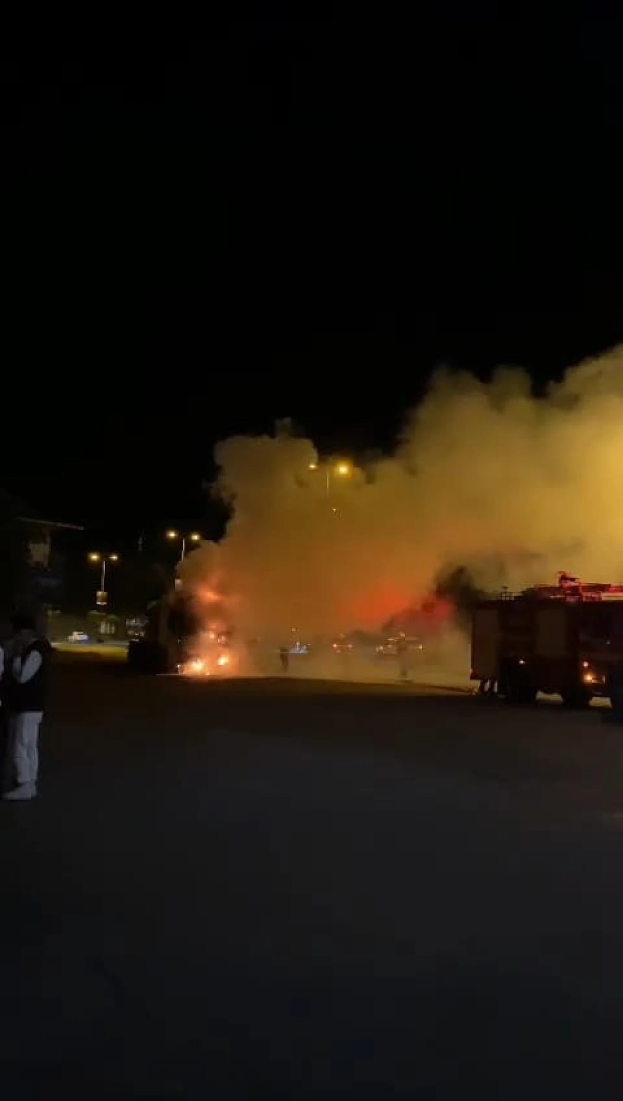 Seyir halindeki tır alev aldı