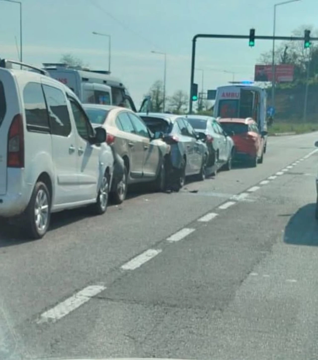 Zincirleme trafik Kazası: 2 yaralı