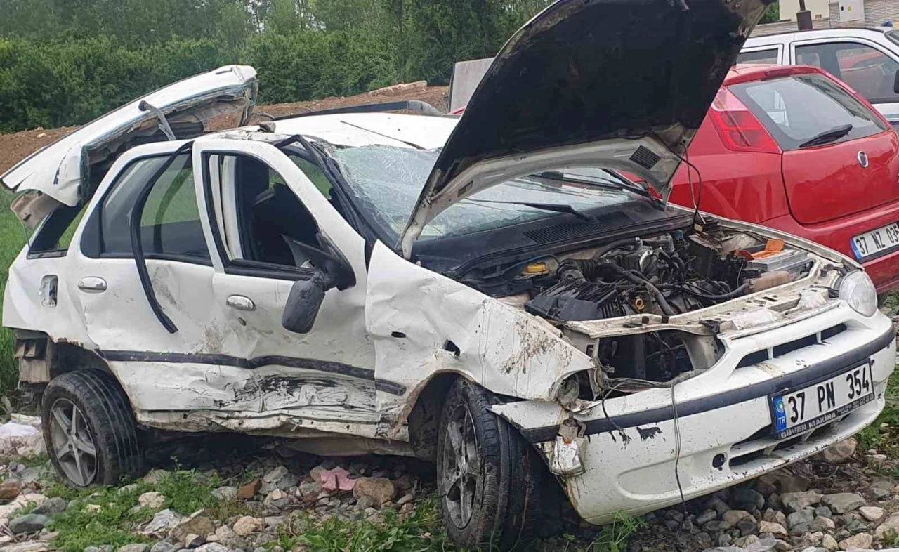 Trafik Kazası: İki Araç Çarpıştı, İki Kişi Yaralandı!