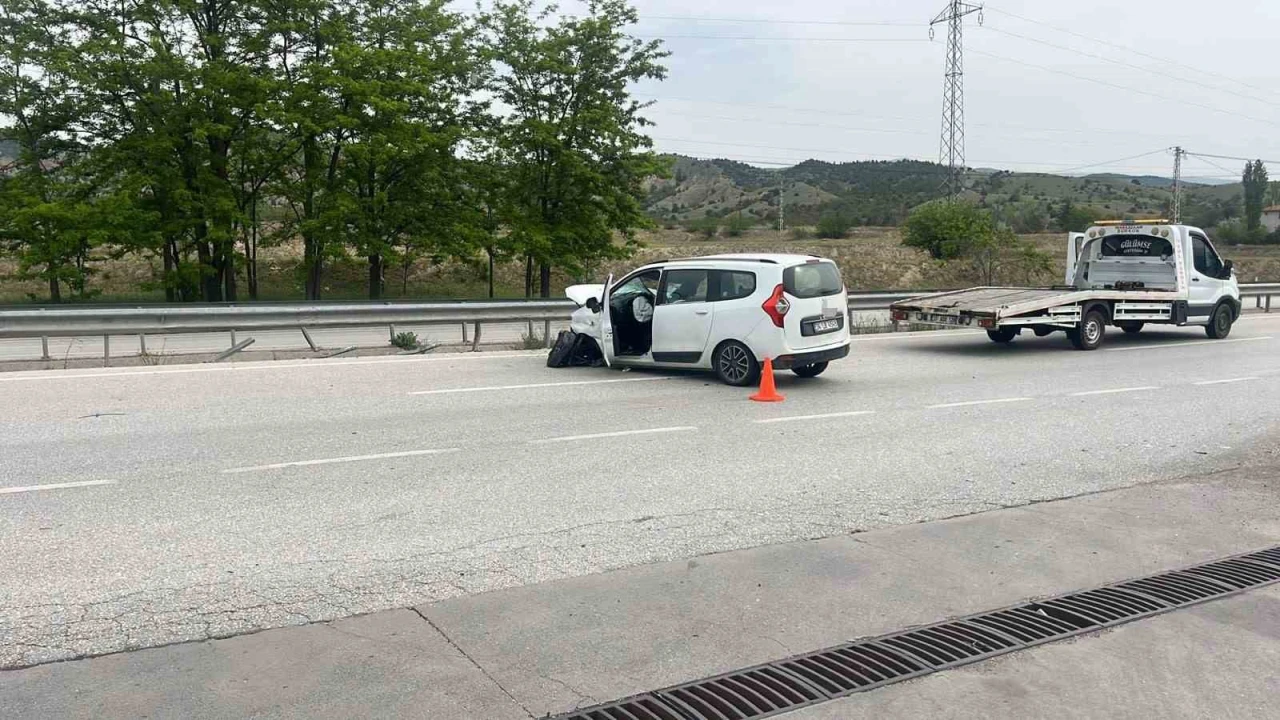 Otomobil ile tır çarpıştı