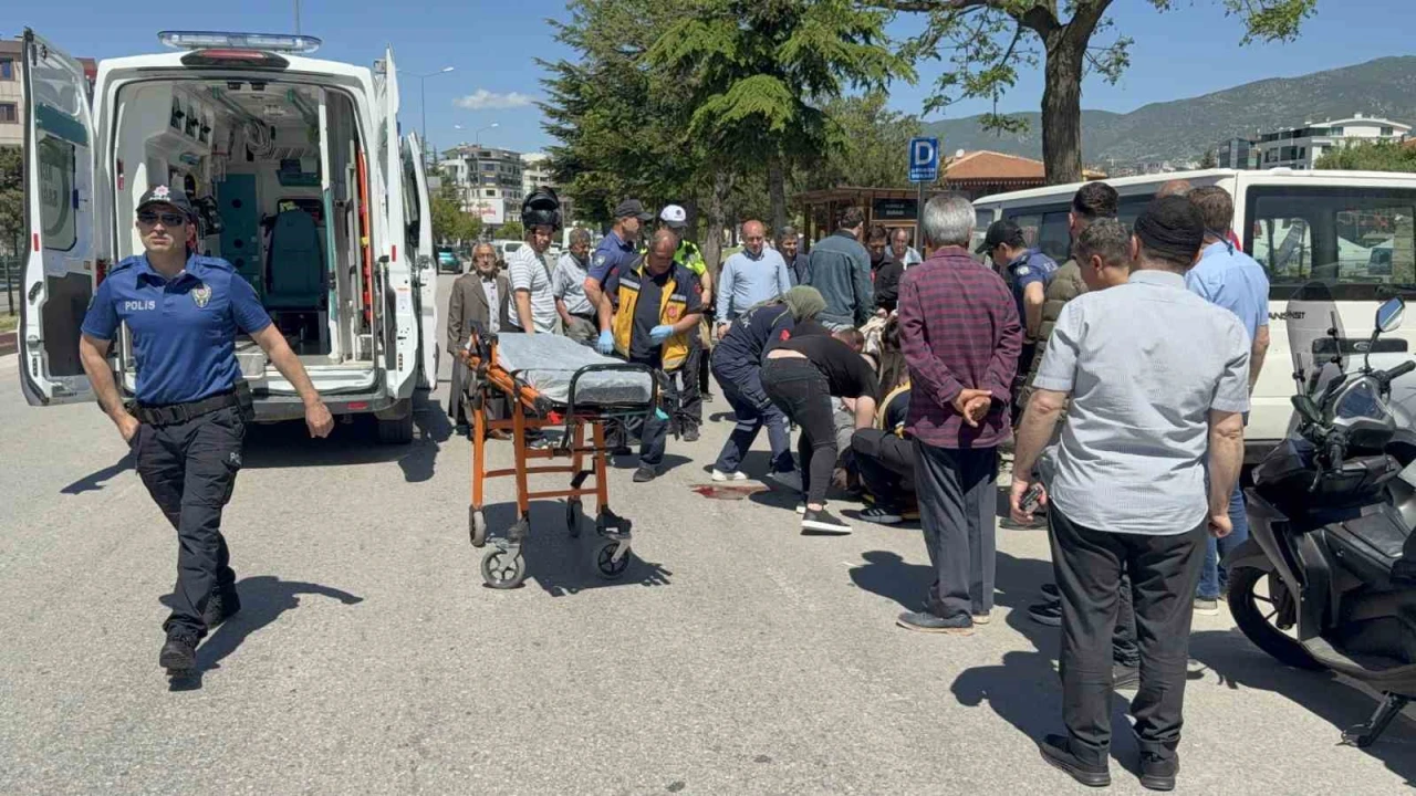 Kontrolsüzce yola çıkan vatandaşa motosiklet çarptı