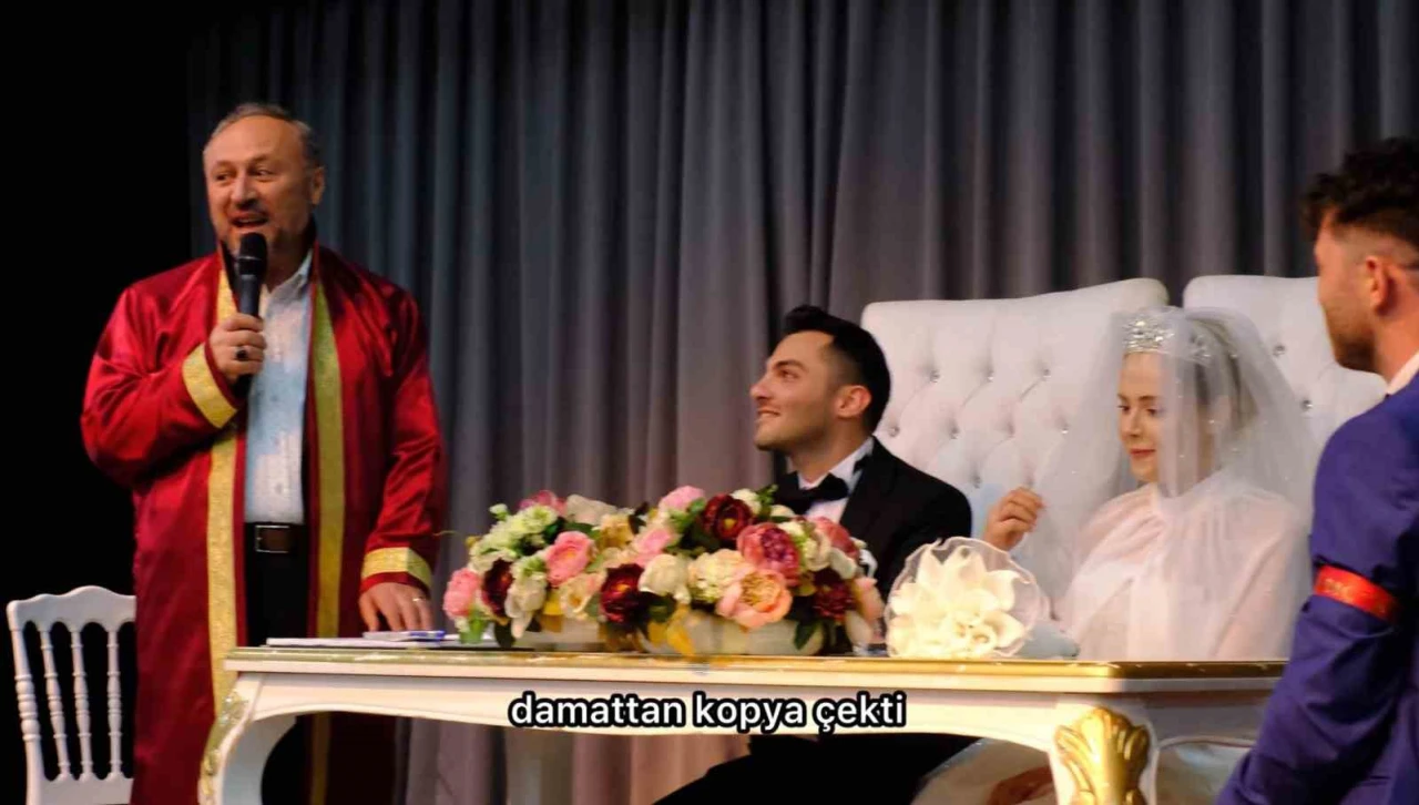 Nikah töreninde tebessüm ettiren anlar: Gelin "evet" dedi, memur "baskı var" diyerek kabul etmedi