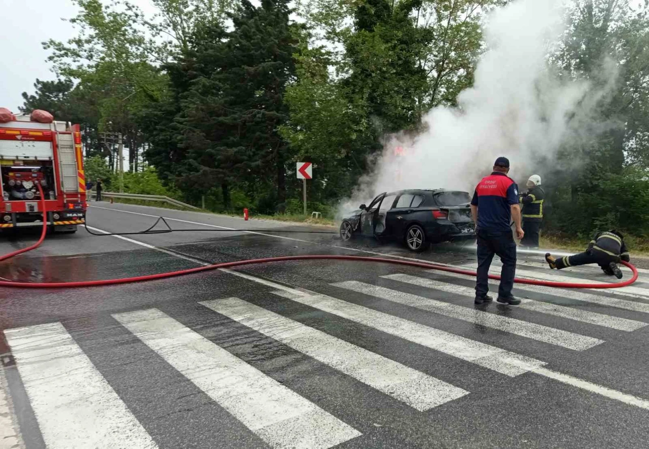 Seyir halindeki otomobilde yangın çıktı