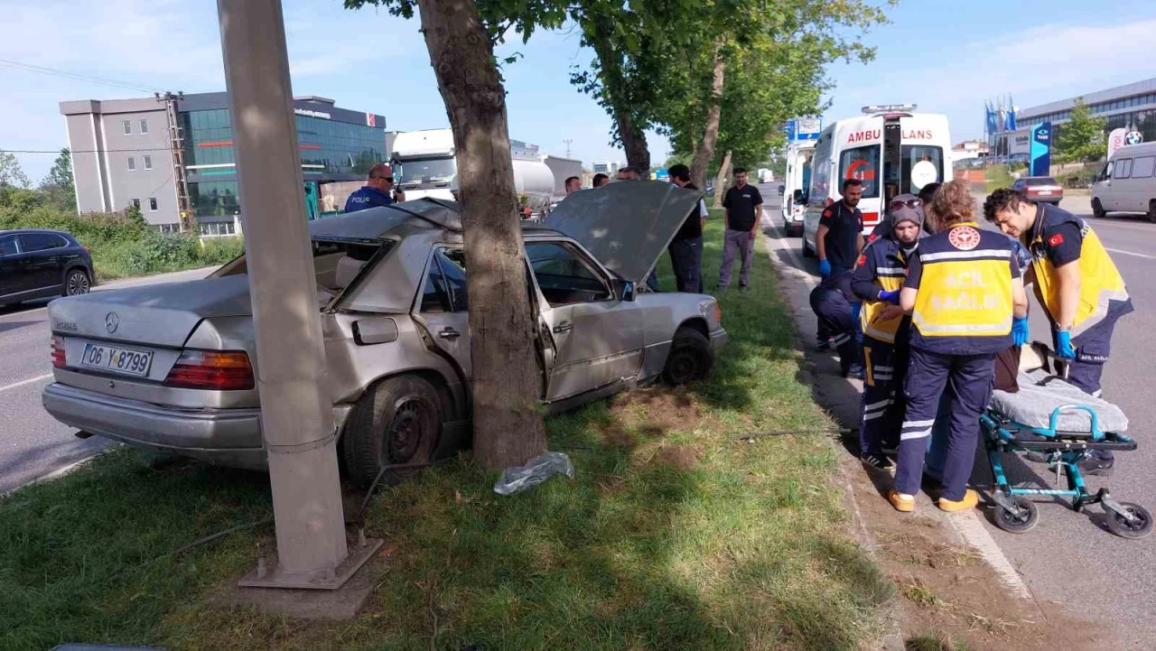 Otomobil önce tıra, ardından ağaca çarptı: 1 yaralı