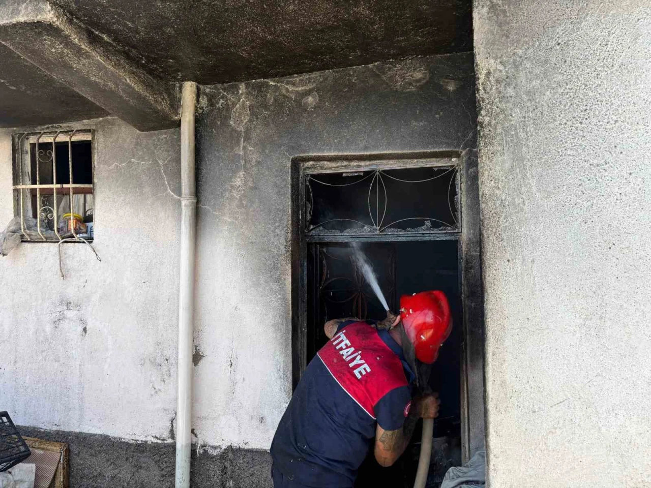 Evde çıkan yangın paniğe sebep oldu