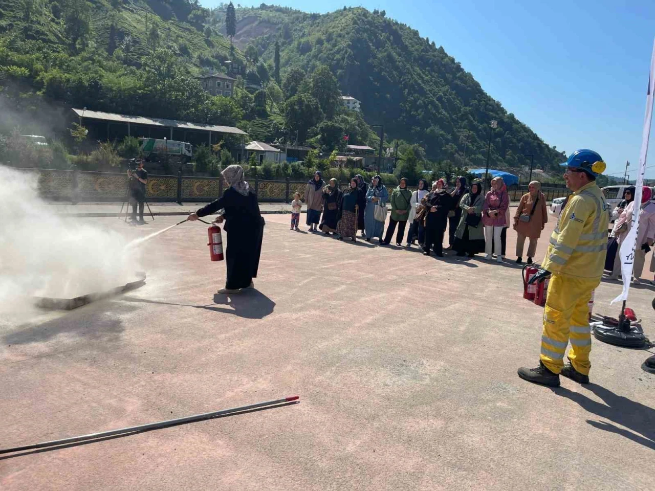 Kadınlara yangın eğitimi verildi