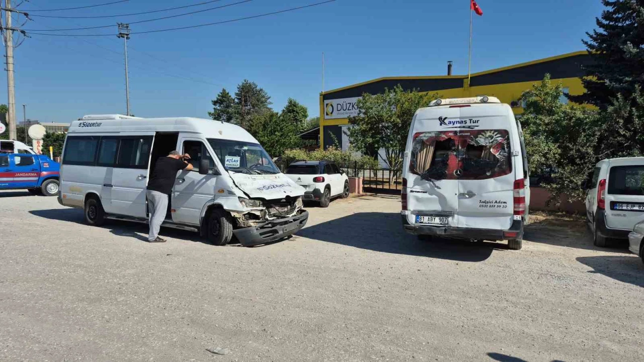 2 servis aracı ve tır kazaya karıştı: 6 yaralı