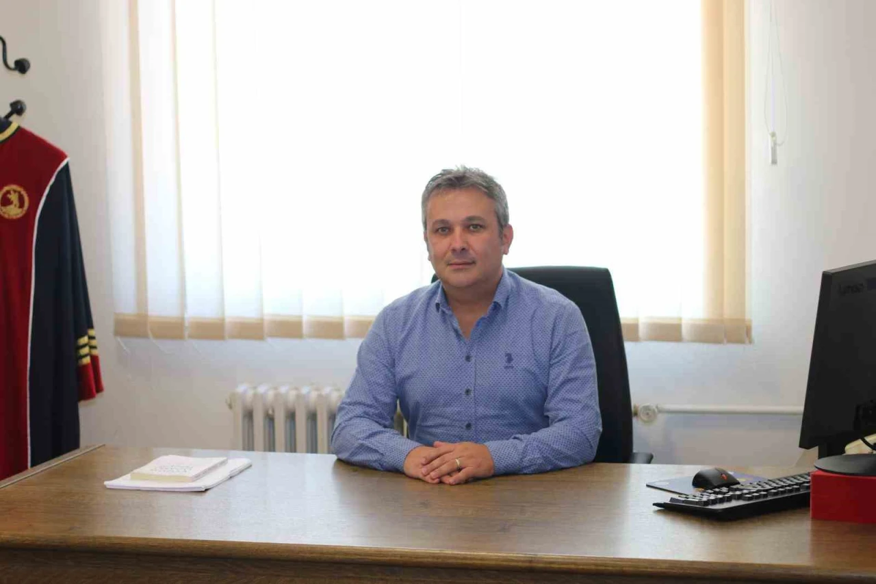 Gençler yapay zekalı eğitime umutla bakıyor, yaş büyüdükçe kaygılar artıyor