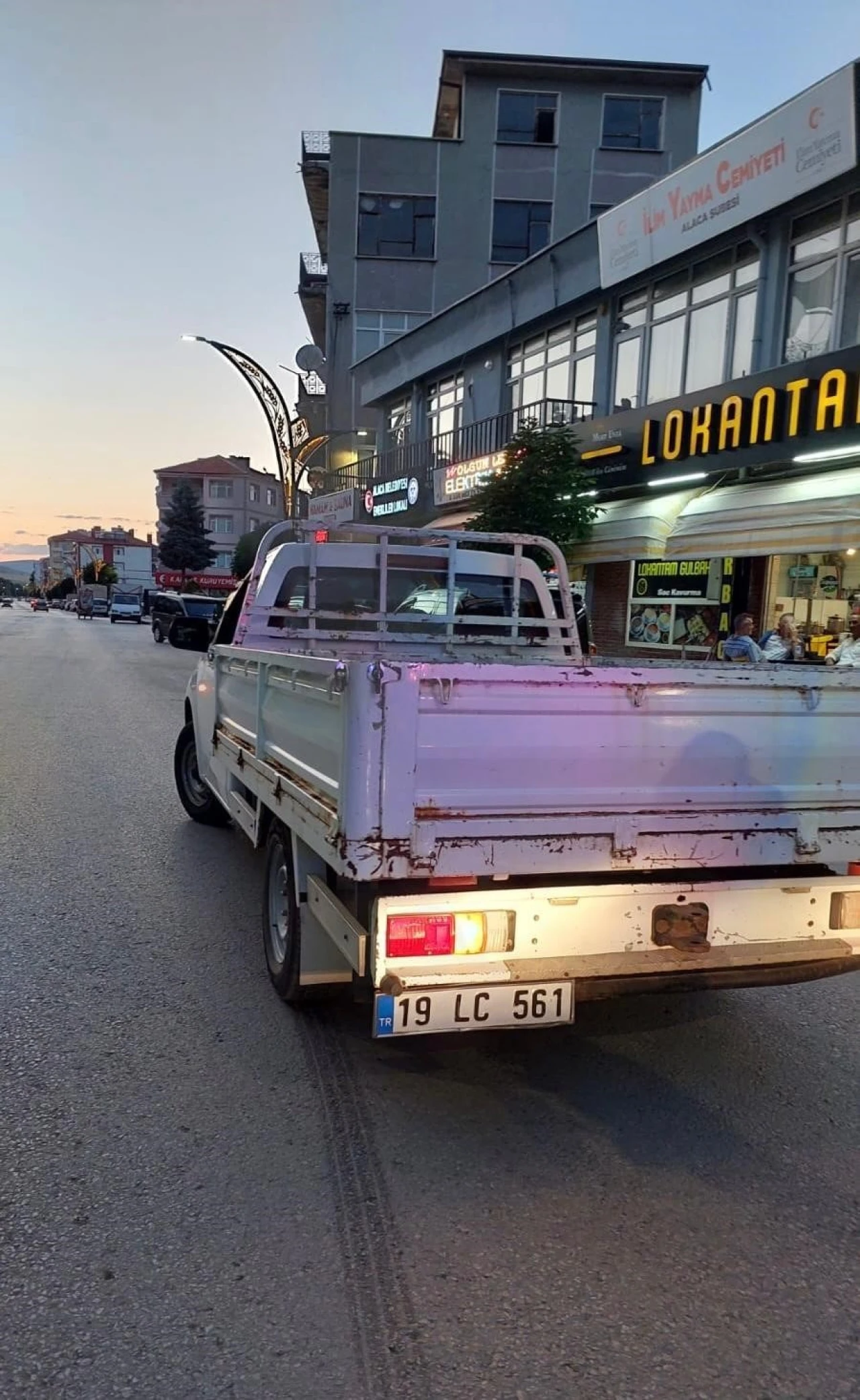 Kamyonetin çarptığı yaya yaralandı