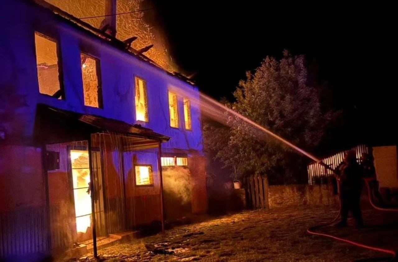 2 katlı ev alevlere teslim oldu