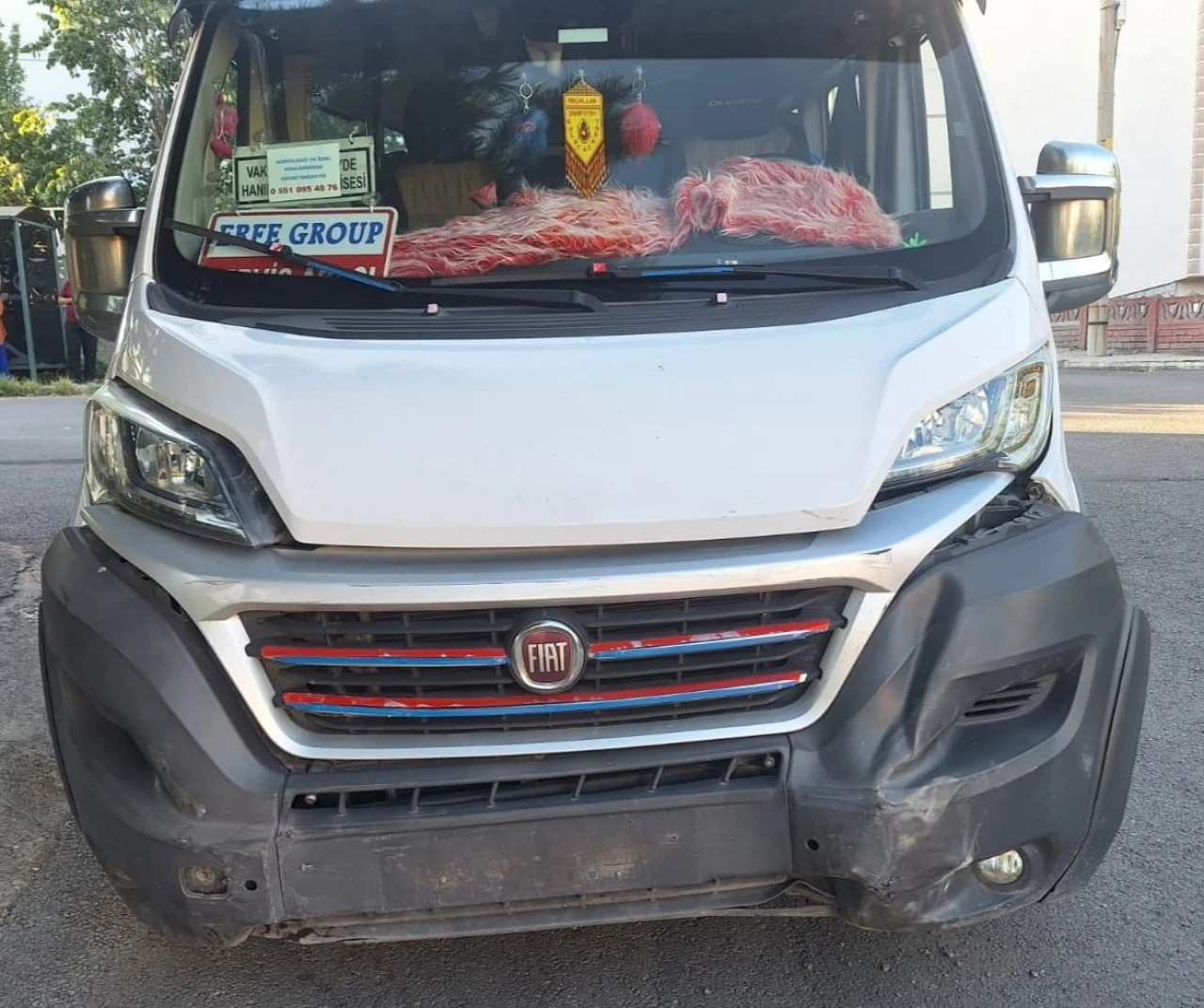 Okul servisi ile otomobil çarpıştı: 3 yaralı