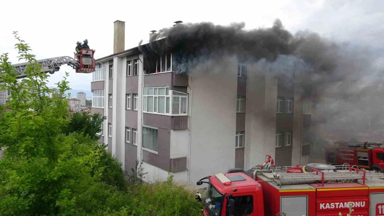 Alevlere teslim olan daire kullanılamaz hale geldi