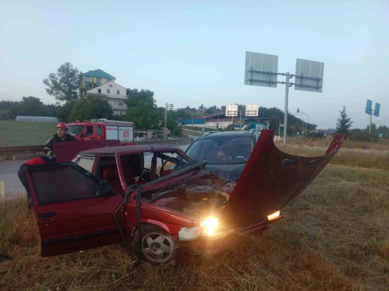 İki ayrı trafik kazasında 3 kişi yaralandı
