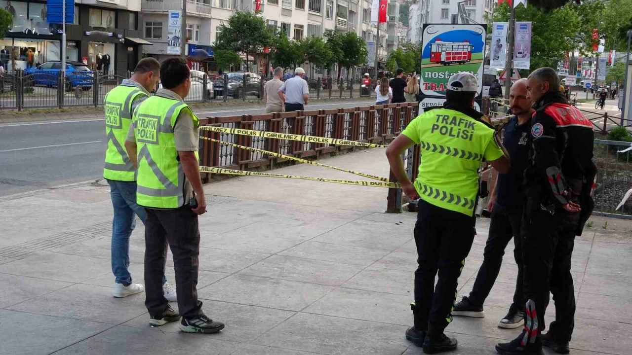 Alkollü ve ehliyetsiz motosiklet sürücüsünün çarptığı kadın ağır yaralandı
