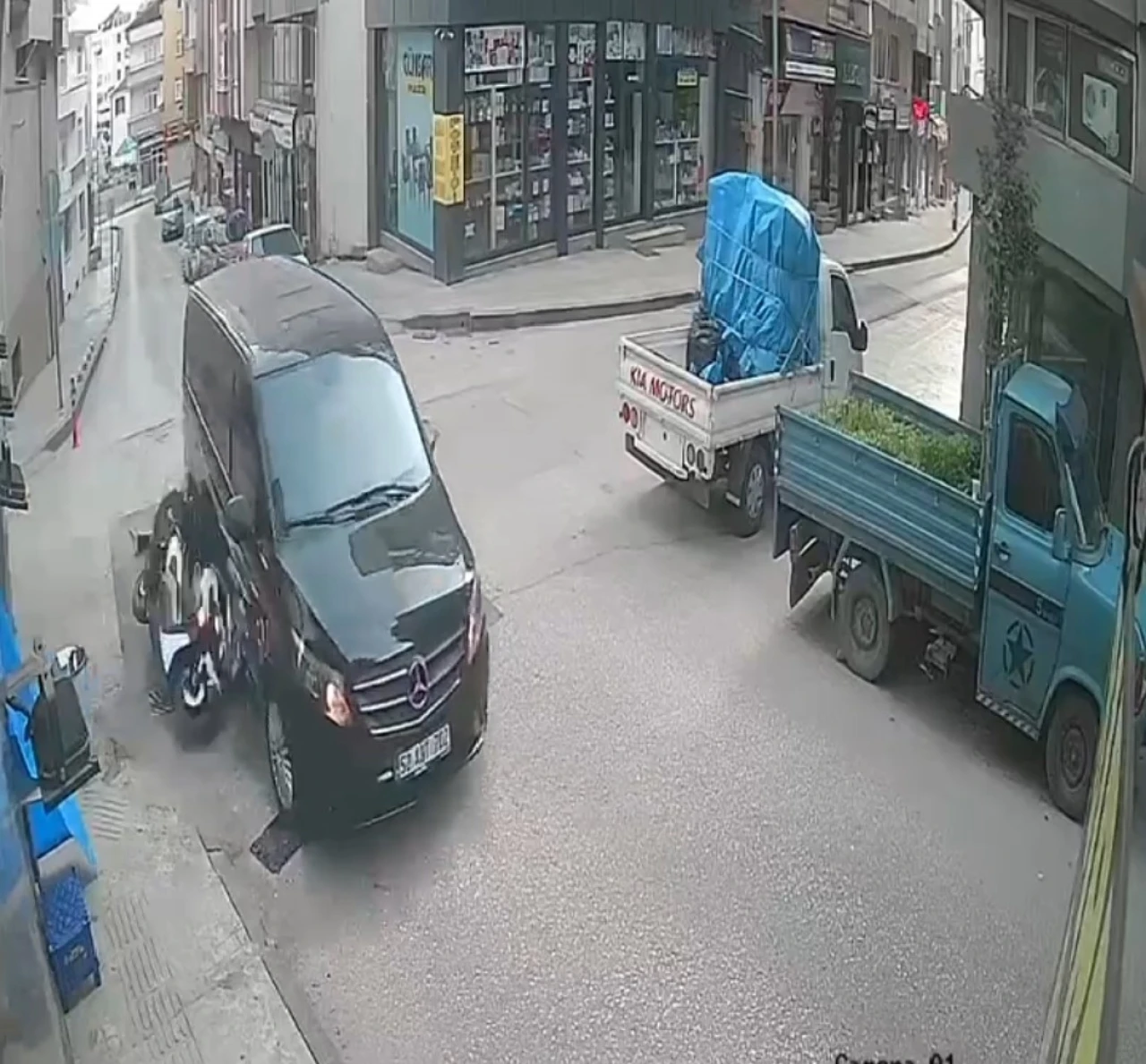 Motosiklet ile panelvan çarpıştı: 2 yaralı