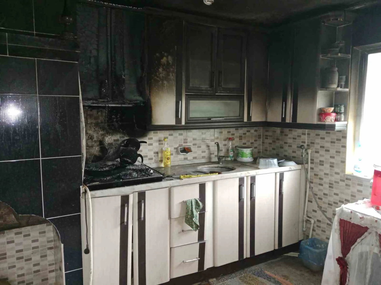 Ocakta unutulan yemek yangına neden oldu