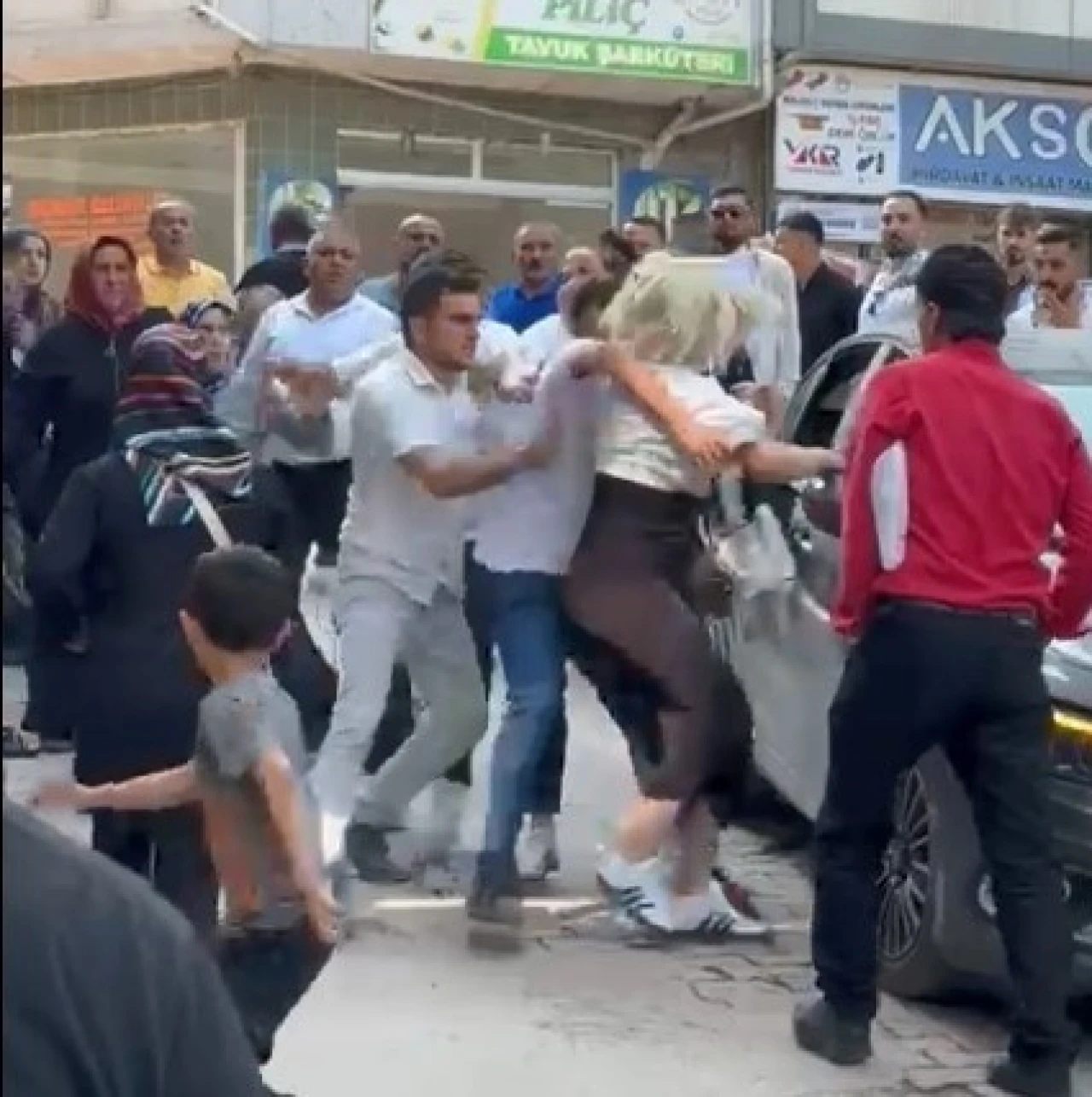 Sokak ortasında kavga