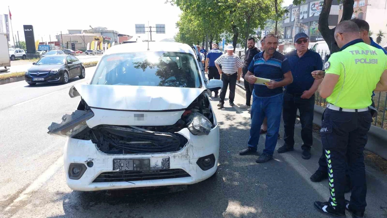 4 araçlı zincirleme trafik kazası: 2 yaralı