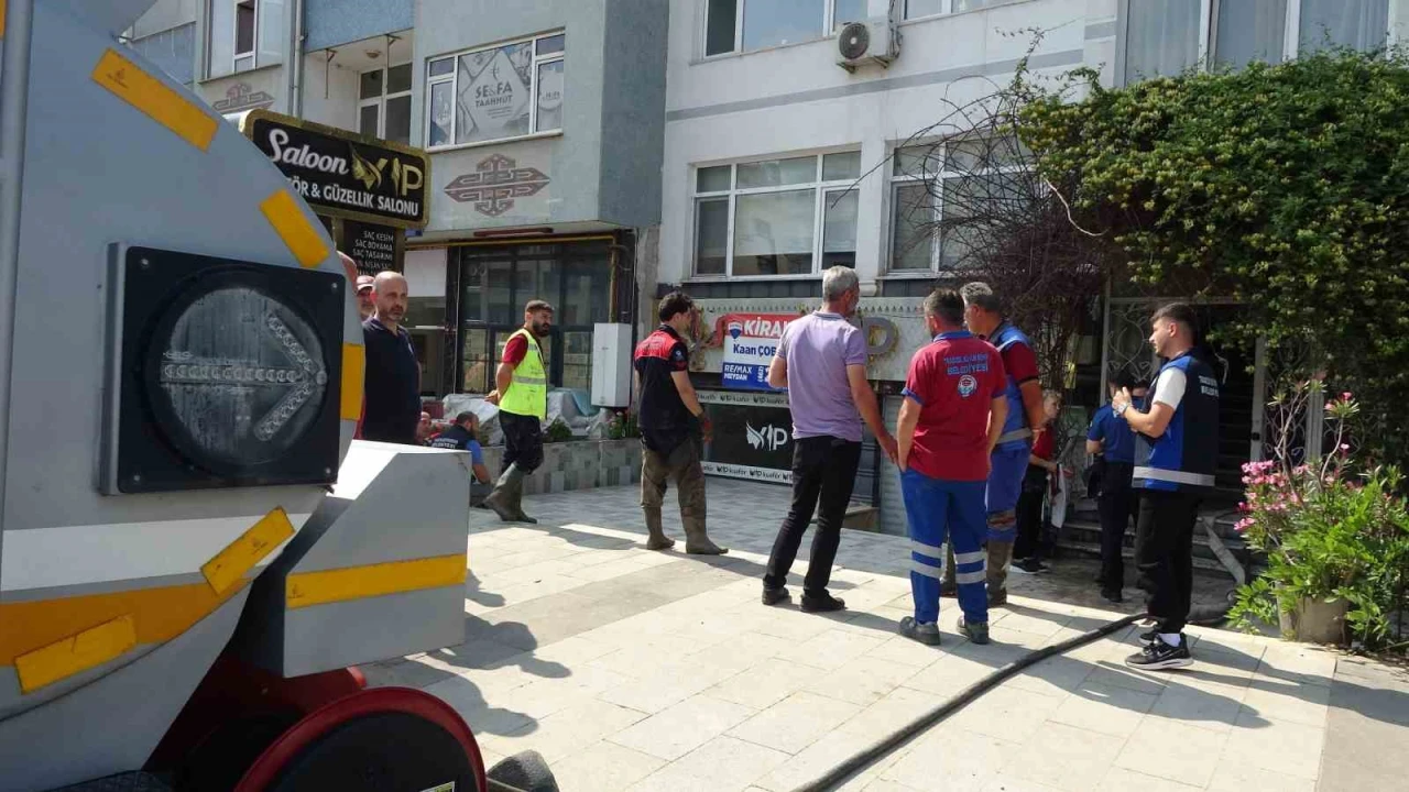 Temizleme çalışmalarında karbonmonoksit gazı zehirlenmesi: 2 belediye işçisi hastaneye kaldırıldı