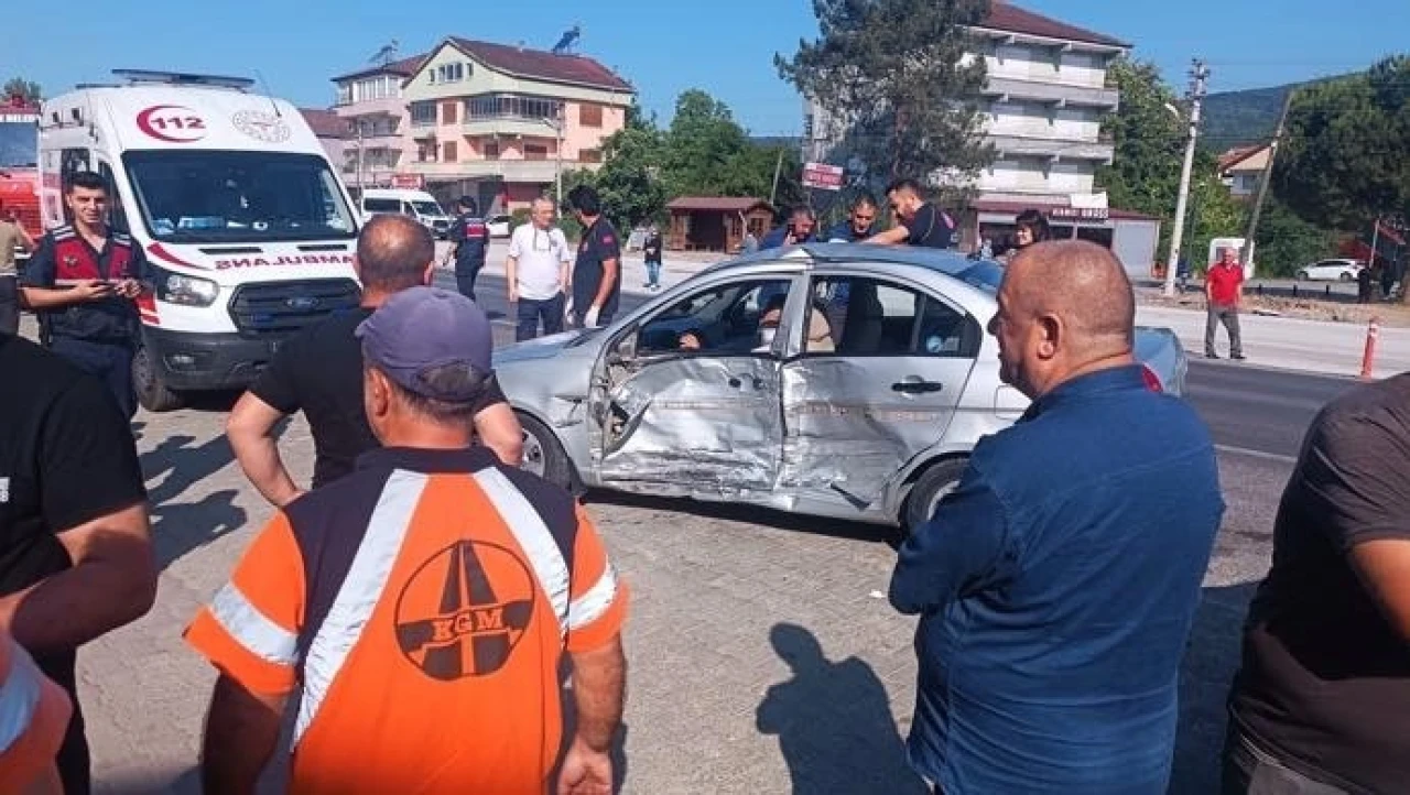 Trafik kazasında 1’i çocuk 4 yaralı
