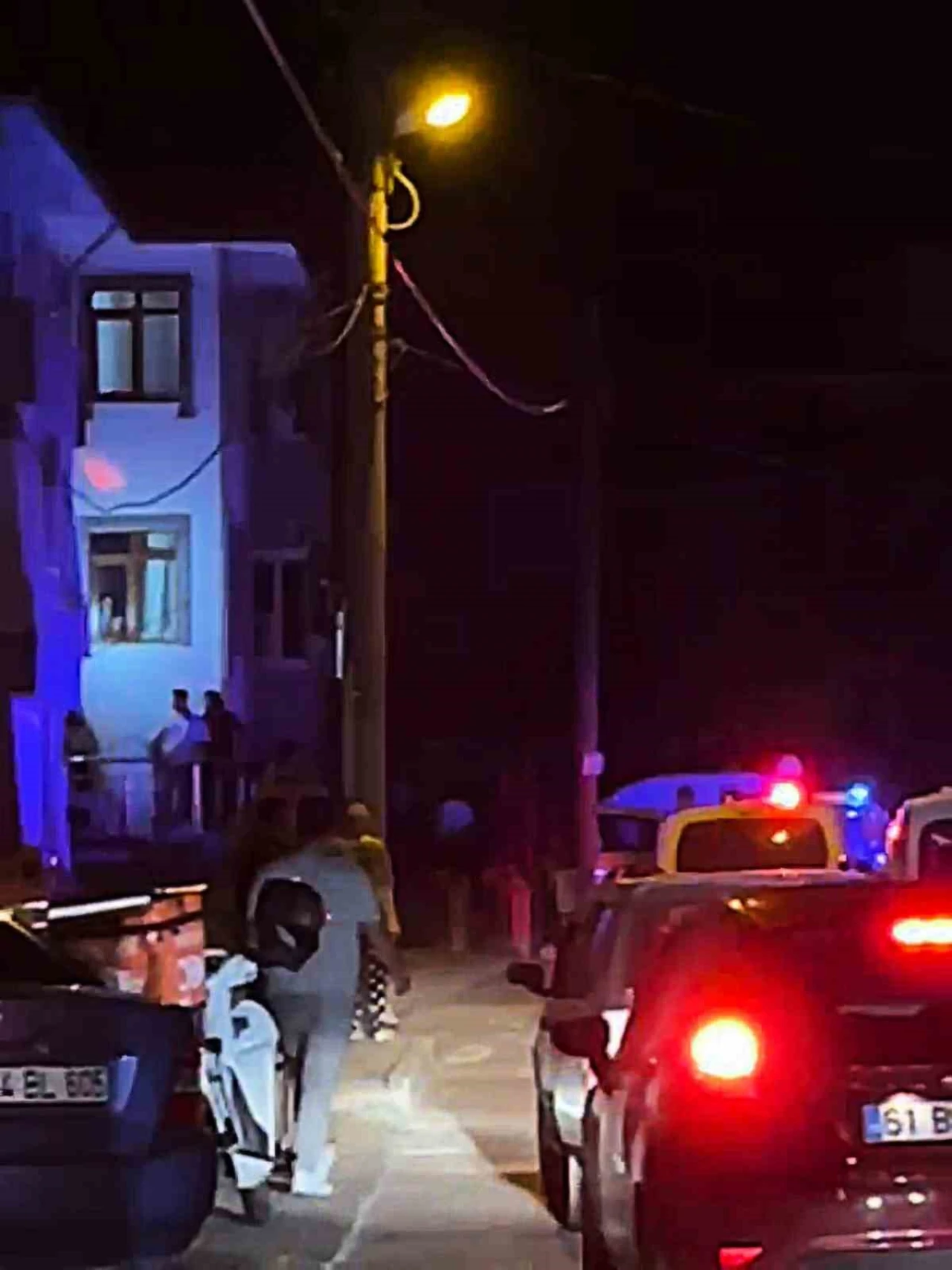 Kıskançlık krizi: Eski karısını ve üvey kızını bıçakla yaraladı