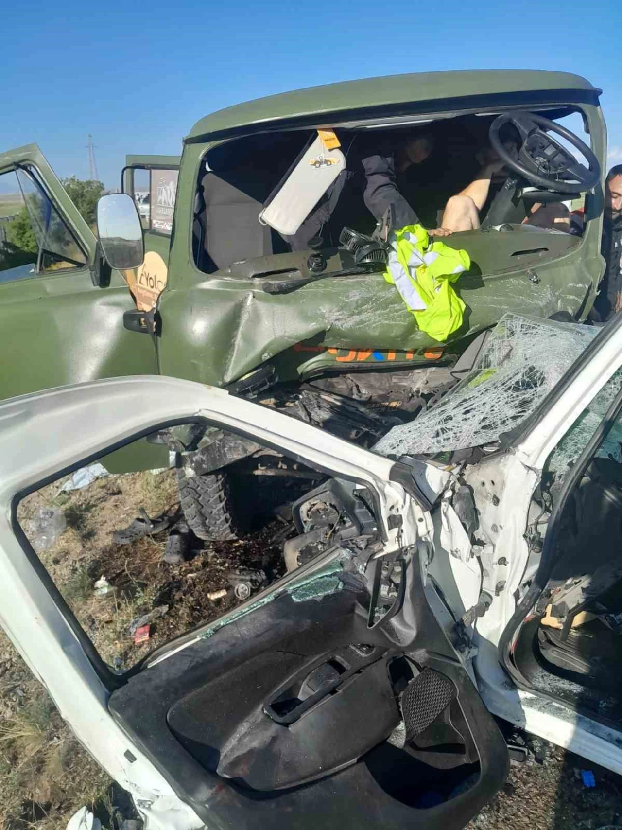 Trafik kazasında: 2 ölü, 6 yaralı