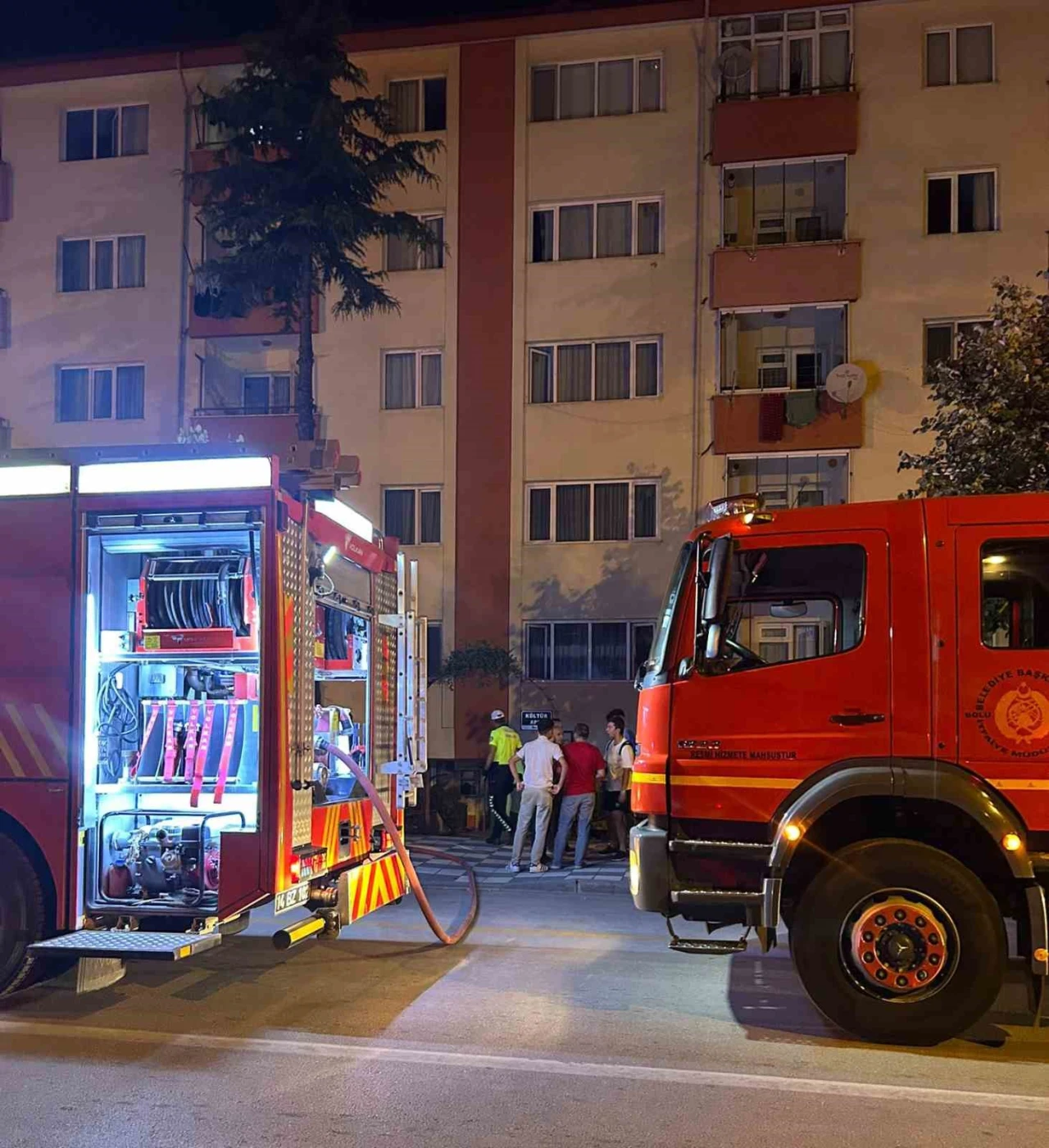 5 katlı apartmanda yangın paniği